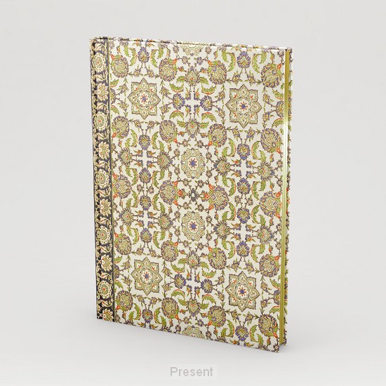 Beschrijving
Prachtig, groot notitieboek van Peter Pauper (18x23cm). Dit boekje heeft een luxe afwerking, is voorzien van 192 licht gelinieerde pagina's en heeft een leeslint. Hardcover.