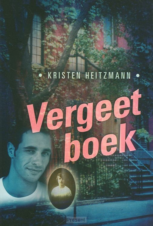 Ze draaide zich met een ruk om en drukte haar rug tegen de wand van de tunnel, terwijl ze het duister intuurde. Bewoog er iets achter haar? 

De onafhankelijke Rese Barret kan het als geen ander: van iets ouds iets nieuws maken, zonder het wezenlijk te veranderen. Een bouwvallig hotelletje renoveren tot een een prachtige authentieke villa is dan ook een kolfje in haar hand. In alle rust hoopt ze eraan te kunnen werken.
Maar dan arriveert Lance, een knappe, zelfverzekerde Italiaan met een vlotte babbel. De villa is het erfgoed van zijn familie en hij denkt er antwoorden te kunnen vinden op duistere familiegeheimen. Om rustig zijn gang te kunnen gaan doet hij zich voor als kok. Langzamerhand ontvouwt zich zijn familiegeschiedenis en weet hij ook Rese geheimen te ontfutselen die ze nog nooit aan iemand heeft verteld.
 
Kristen Heitzmann is een succesvol auteur. Geheimtaal werd in 2005 onderscheiden met de Amerikaanse Christy Award. Het is het eerste boek van een tweeluik. Vergeetboek is het tweede deel.