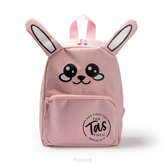 Kinderrugzakje met leuk dierenmotief en voorzien van tekst 'God vindt jou fanTAStisch' Marcus 10:16. Uitgevoerd in RPET*. Buitenvak met ritssluiting. Gevoerde handgrepen en rug. Verkrijgbaar in 5 designs. 
Formaat: 21,5 cm x 17,5 cm x 29 cm (één maat).
*Het RPET-materiaal wordt gemaakt van gerecycled plastic, om zo de hergebruik van plastic afval te bevorderen en te helpen bij de duurzaamheid van de planeet.