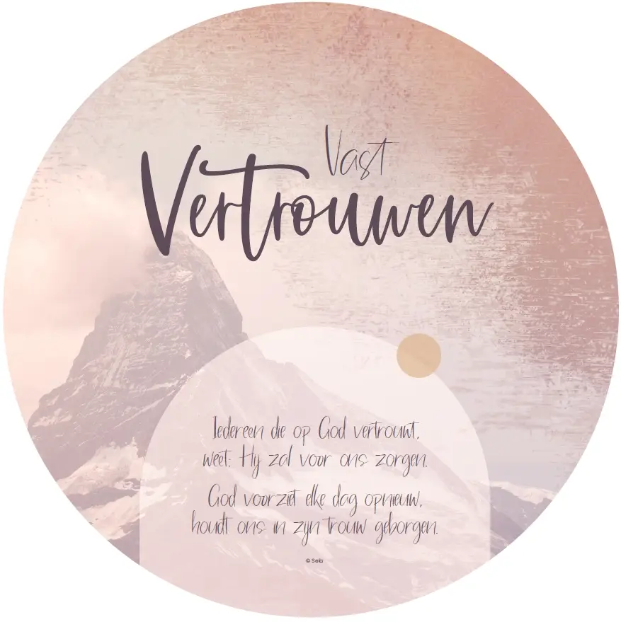 Muurcirkel Iedereen die op God vertrouwt,
weet: Hij zal voor ons zorgen.
God voorziet elke dag opnieuw,
houdt ons in zijn trouw geborgen.

Tekst: Matthijn Buwalda © 2016 Stichting Sela Music
Titel: Geen zorgen

Forex 3mm dik, ø 40,5 cm