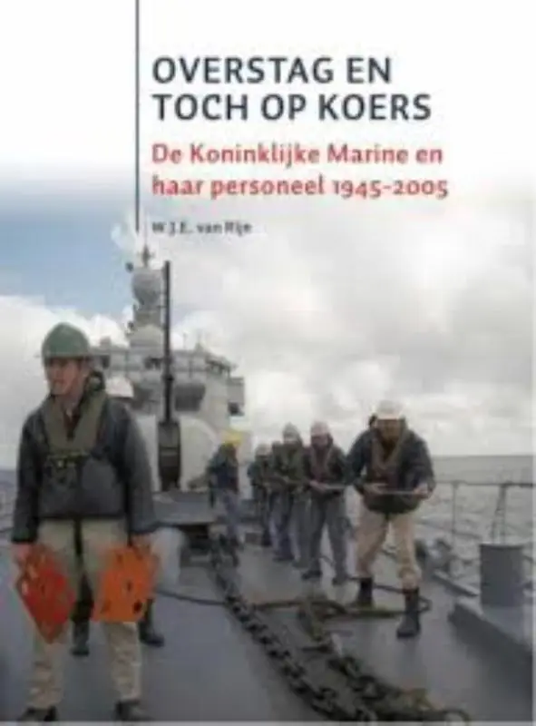 Overstag en toch op koers gaat over de militairen van de Koninklijke Marine tussen 1945 en 2005. Zij kregen in deze periode te maken met enorme veranderingen in militaire dreiging, in techniek en in de maatschappij. De auteur onderzoekt de effecten hiervan op het personeel. Hij komt tot de conclusie dat de Koninklijke Marine op personeelsgebied kon (en kan) worden beschouwd als een groot schip, met vergelijkbare mogelijkheden en beperkingen. Een schip dat, als de wind veranderde, overstag moest gaan om koers te houden, soms anticiperend op veranderingen in het vijandbeeld, op technologische innovaties en op maatschappelijke veranderingen, soms pas reagerend op wat onvermijdelijk bleek. De marineleiding probeerde al sturend als een goed werkgever concurrerend te blijven op de arbeidsmarkt.
Dit boek geeft geïnteresseerden in het veiligheidsbeleid en de militaire geschiedenis, in het bijzonder die van de Koninklijke Marine, inzicht in de ontwikkeling van het personeelsbeleid. Voor (voormalig) marinepersoneel biedt het herkenning en tevens een blik achter de schermen. In een prettige schrijfstijl, gelardeerd met vele voorbeelden, vertelt de auteur waar meer ruim een kwart miljoen marinemensen mee te maken kregen.
W.J.E. van Rijn, viceadmiraal buiten dienst en historicus, is als geen ander bekend met de operationele taken en het personeelsbeleid in de Koninklijke Marine.
