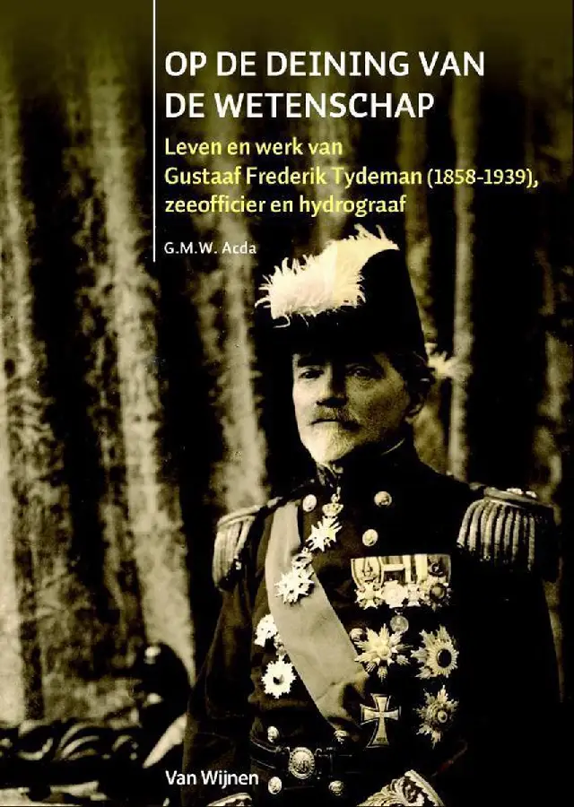 Gustaaf Frederik Tydeman (1858-1939) is een intrigerende figuur. Hij wist in zijn leven wetenschap en actieve dienst als marine-officier te combineren, en dat hebben weinigen hem nagedaan.In deze eerste biografie van Tydeman komt deze bijzondere figuur tot leven.Zijn loopbaan speelde zich voor een groot deel af in Nederlands-Indië waar hij als jong officier uitgebreid ervaring opdeed met de hydrografische opneming van kusten en vaarwaters van de archipel. In 1899-1900 was hij commandant van Hr.Ms. flottieljevaartuig Siboga tijdens de befaamde oceanografische expeditie in het oostelijk deel van Nederlands-Indië. In het vervolg van zijn loopbaan kreeg hij het commando van grote schepen en van het Koninklijk Instituut voor de Marine. Zijn laatste varende functie was eskadercommandant in Indië. Hij eindigde zijn marinejaren in 1915 als commandant en directeur van de marine in Amsterdam in de rang van viceadmiraal. Na zijn pensionering bleef Tydeman als liefhebber van de wetenschap actief in de wetenschappelijke wereld als bestuurder en publicist. Tydemans levensverhaal illustreert het wereldwijd reilen en zeilen van de marine van zijn tijd en de rol die de marine in de maritieme wetenschappen speelde.Gerard M.W. Acda (1940), commandeur b.d., voltooide de opleiding tot zeeofficier aan het Koninklijk Instituut voor de Marine in 1963 en sloot zijn marineloopbaan in 1995 af als commandant van dit instituut. Vervolgens was hij tot 2004 directeur van het Noordelijk Scheepvaartmuseum in Groningen. Vanaf 2001 tot de opheffing in 2016 was hij lid van de Commissie voor Zeegeschiedenis, die tot 2010 deel uit maakte van de Koninklijke Nederlandse Akademie van Wetenschappen.

Tydemans levensverhaal illustreert het wereldwijd reilen en zeilen van de marine van zijn tijd en de rol die de marine in de maritieme wetenschappen speelde.