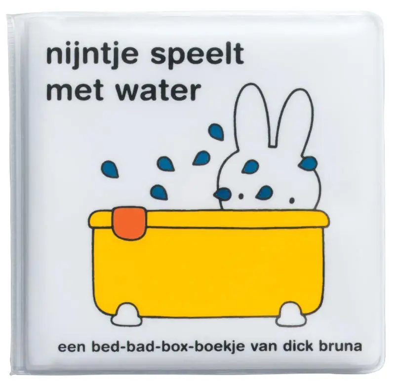Nijntje speelt met water